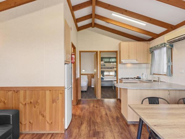 Discovery Parks - Adelaide Beachfront : photo 5 de la chambre chalet supérieur 2 chambres