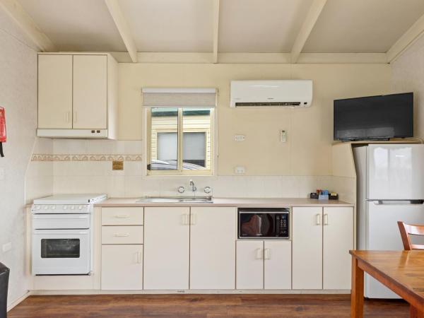 Discovery Parks - Adelaide Beachfront : photo 4 de la chambre standard 1-bedroom cabin - pet friendly