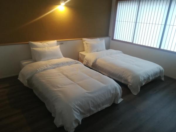 Hotel Shun : photo 3 de la chambre chambre double avec salle de bains privative