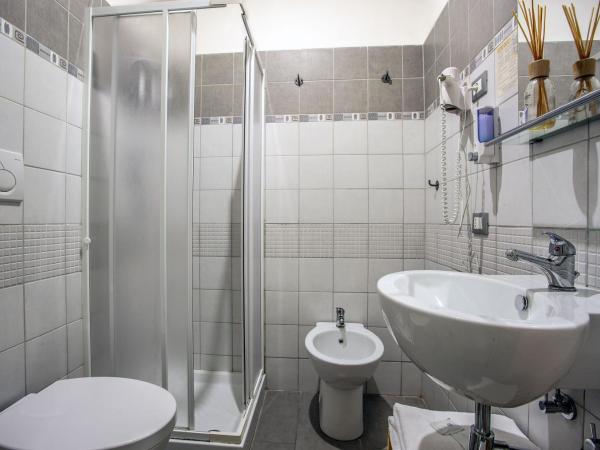 Affittacamere Lunamar : photo 9 de la chambre chambre simple avec salle de bains privative
