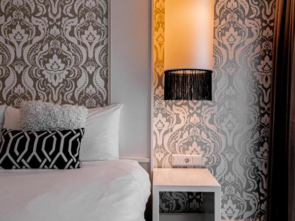 Le Theatre : photo 9 de la chambre chambre lit king-size