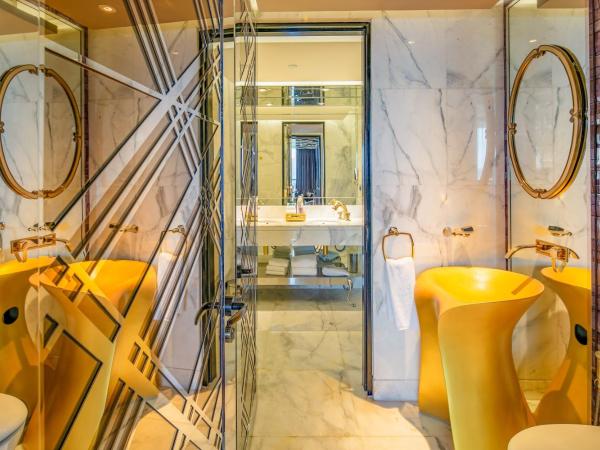 Hotel Indigo Bangkok Wireless Road, an IHG Hotel : photo 7 de la chambre suite 1 chambre lit king-size avec vue sur le jardin