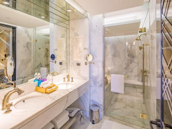 Hotel Indigo Bangkok Wireless Road, an IHG Hotel : photo 8 de la chambre suite 1 chambre lit king-size avec vue sur le jardin