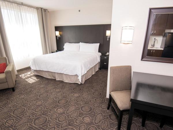 Holiday Inn Hotel & Suites Red Deer, an IHG Hotel : photo 4 de la chambre suite familiale