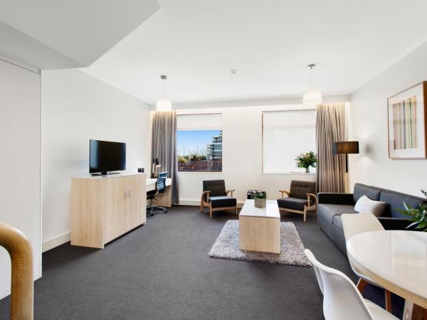 Mercure Melbourne Albert Park : photo 1 de la chambre loft suite lit king-size