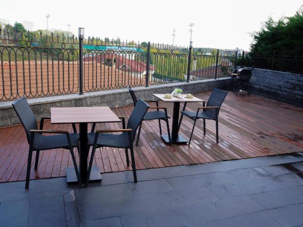 Selini Hotel İstanbul Airport : photo 3 de la chambre chambre double - vue sur jardin