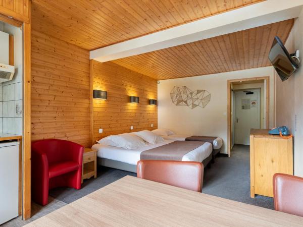 Hôtel Les Côtes, Résidence Loisirs et Chalets : photo 4 de la chambre chambre double confort (2 adultes + 1 enfant)