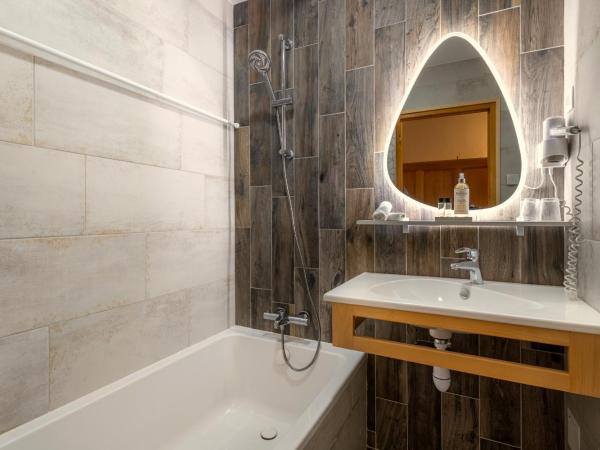 Hôtel Les Côtes, Résidence Loisirs et Chalets : photo 3 de la chambre chambre familiale (2 adultes et 2 enfants)