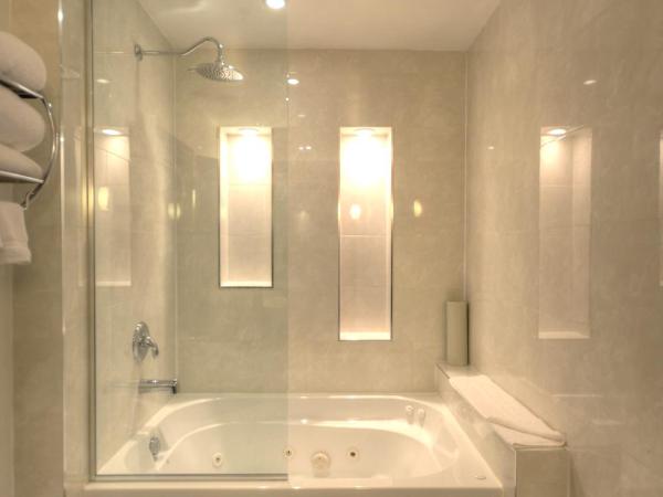 Armon Plaza Montreal Airpt, Trademark Collection by Wyndham : photo 3 de la chambre suite 1 chambre lit king-size - non-fumeurs