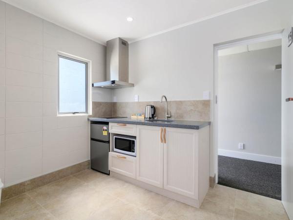 Thermal Oak Motel : photo 1 de la chambre suite lit king-size