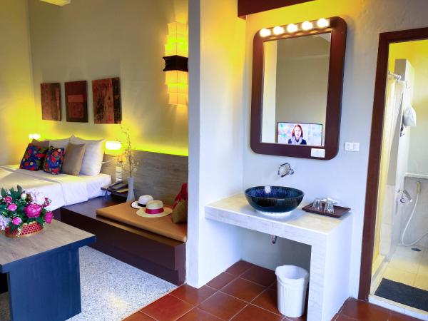 Sino House Phuket Hotel - SHA Plus : photo 8 de la chambre chambre double supérieure