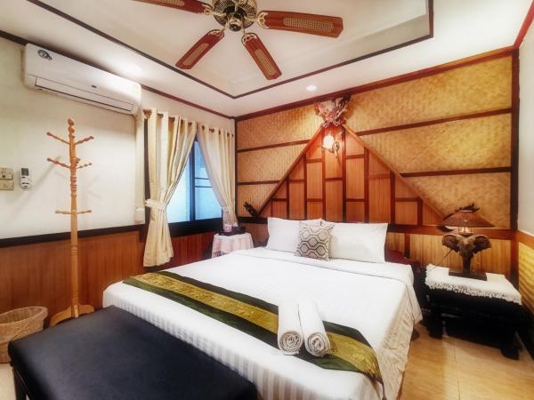 TAVEE Guesthouse : photo 2 de la chambre chambre double climatisée avec salle de bains privative