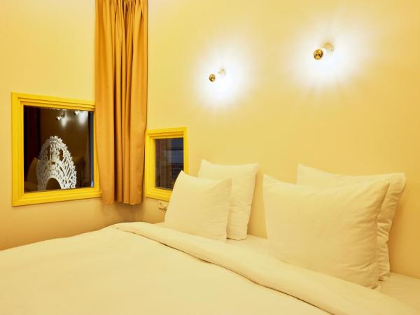 Hotel Not Hotel Amsterdam : photo 3 de la chambre chambre invisible à l'Étage avec salle de bains commune