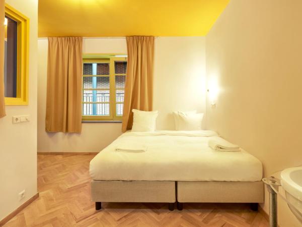 Hotel Not Hotel Amsterdam : photo 4 de la chambre la maison bleue située à l'Étage