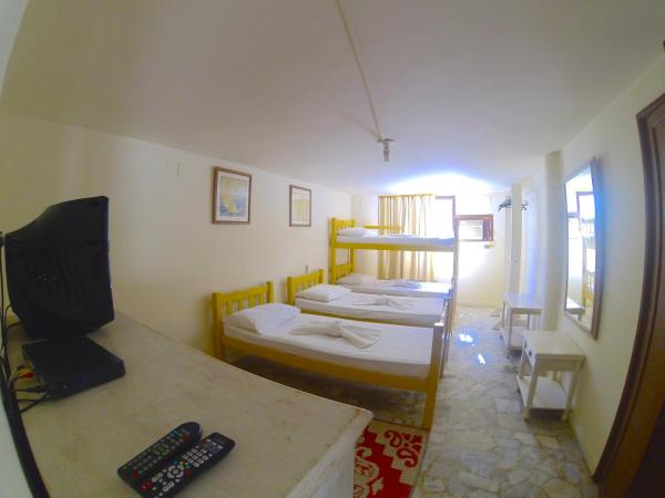Pousada e Hostel Barra da Tijuca : photo 7 de la chambre chambre quadruple avec salle de bains privative