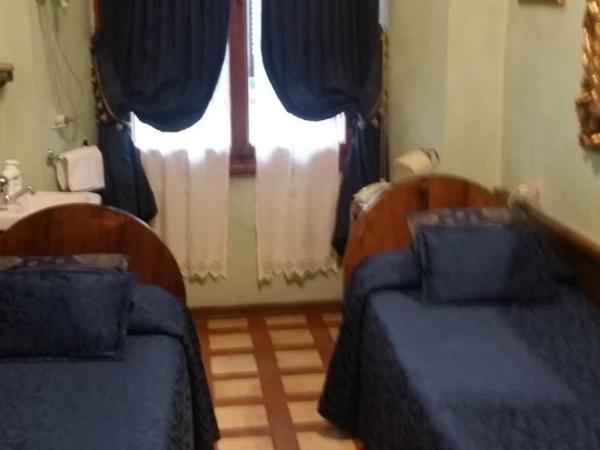 Hotel Abaco : photo 6 de la chambre chambre lits jumeaux Économique avec salle de bains privative séparée 