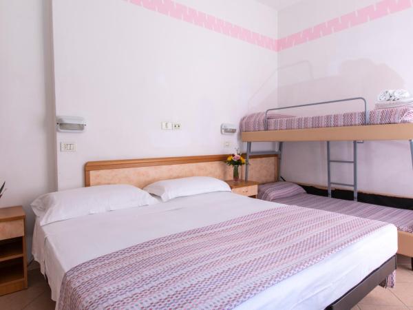 Hotel Holland : photo 2 de la chambre chambre triple Économique