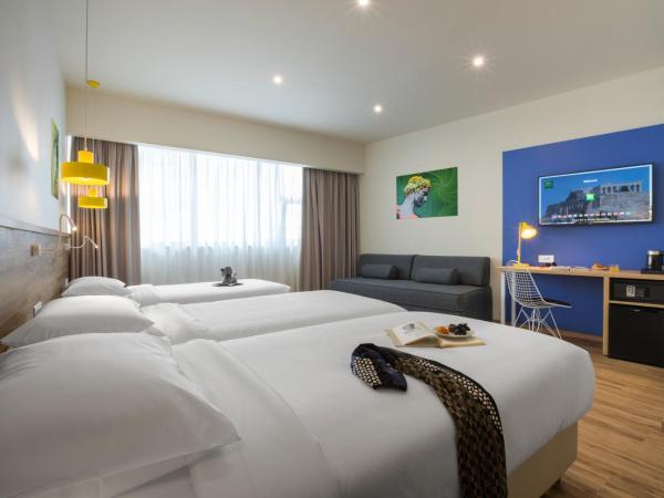 ibis Styles Athens Routes : photo 2 de la chambre premium friends and family room