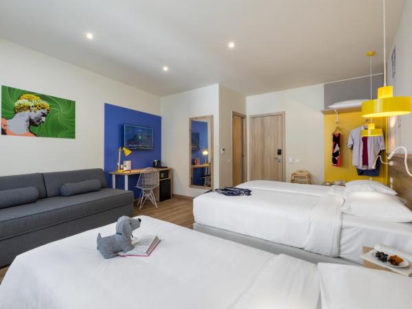 ibis Styles Athens Routes : photo 3 de la chambre premium friends and family room