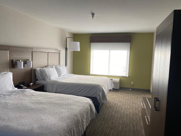 Holiday Inn Express & Suites Albuquerque Historic Old Town, an IHG Hotel : photo 1 de la chambre suite avec 2 lits queen-size et canapé-lit