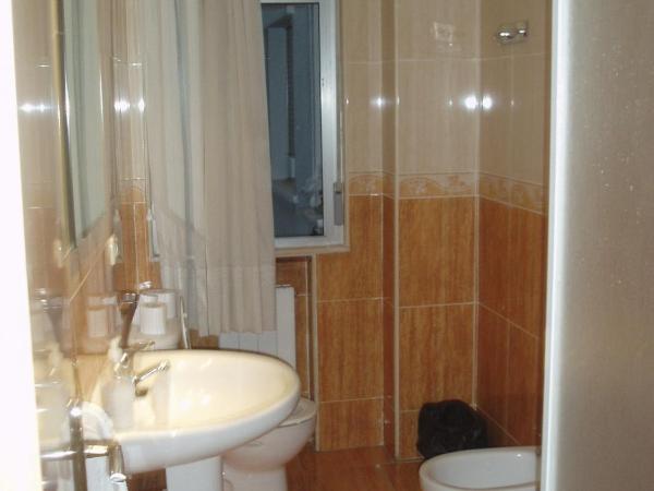 Hostal Conde David : photo 5 de la chambre chambre simple avec salle de bains commune