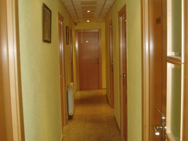 Hostal Conde David : photo 2 de la chambre chambre simple avec salle de bains commune