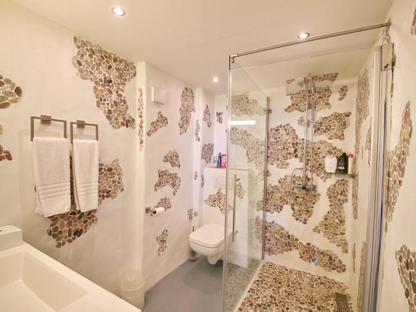 B&B Corseaux Beach & Riviera Beach : photo 4 de la chambre corseaux beach | chambre double supérieure - vue partielle sur lac