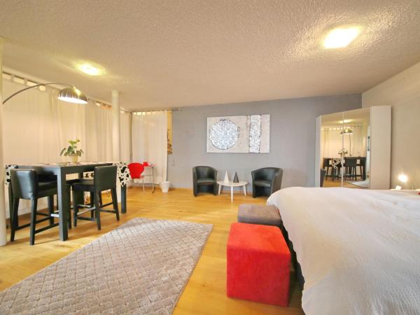B&B Corseaux Beach & Riviera Beach : photo 2 de la chambre riviera beach | loft avec jardin - vue sur lac