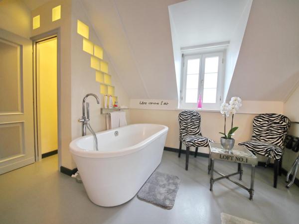 B&B Corseaux Beach & Riviera Beach : photo 9 de la chambre corseaux beach | chambre double supérieure avec baignoire - vue sur lac