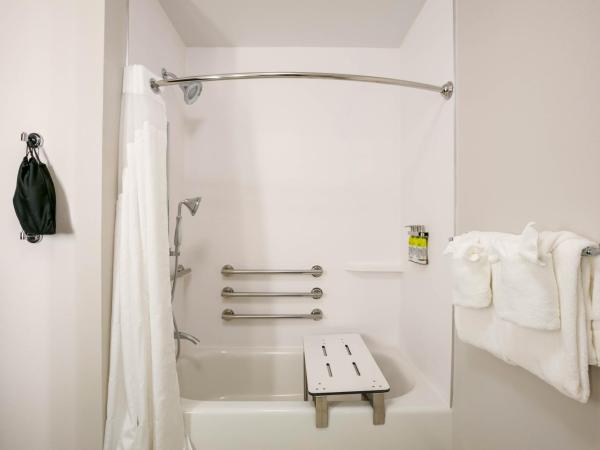 Holiday Inn Express & Suites Jacksonville - Town Center, an IHG Hotel : photo 2 de la chambre chambre lit king-size avec baignoire - accessible aux personnes à mobilité réduite/non-fumeurs