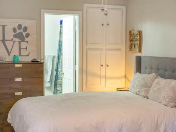 Morse Cottage : photo 5 de la chambre chambre double avec salle de bains privative