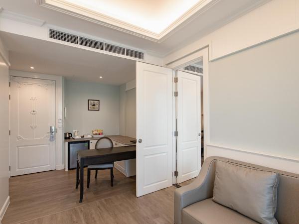 Siam Tharadol SHA Extra Plus : photo 4 de la chambre premier king connect suite