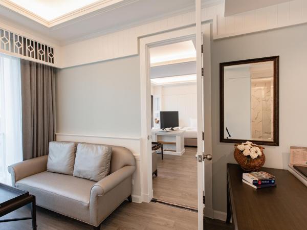 Siam Tharadol SHA Extra Plus : photo 5 de la chambre premier king connect suite