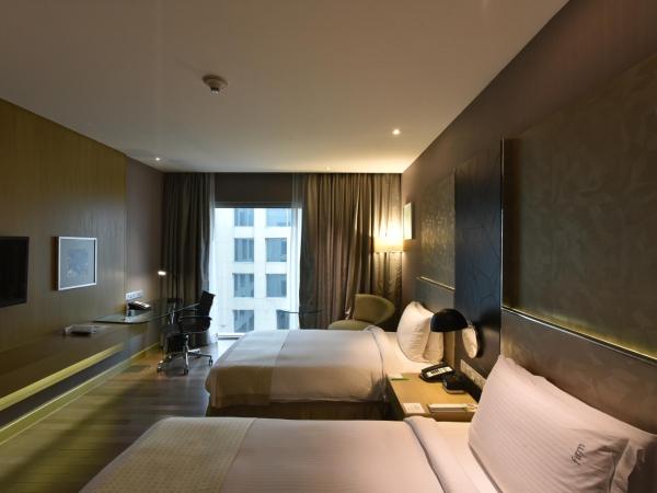 Holiday Inn New Delhi International Airport, an IHG Hotel : photo 2 de la chambre two twin beds standard-non-smoking pool view
