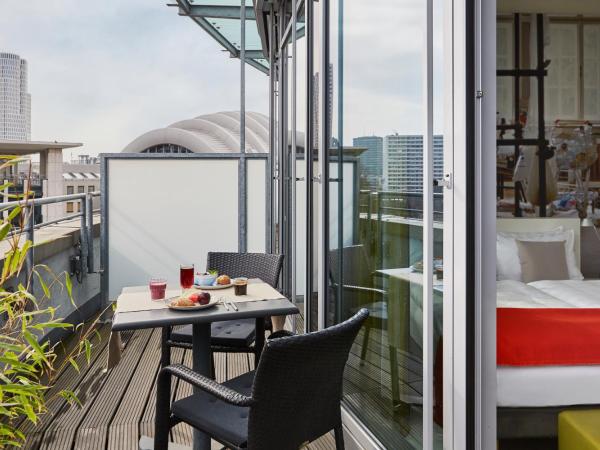 Hotel Indigo Berlin - Ku'damm, an IHG Hotel : photo 4 de la chambre chambre king standard avec balcon