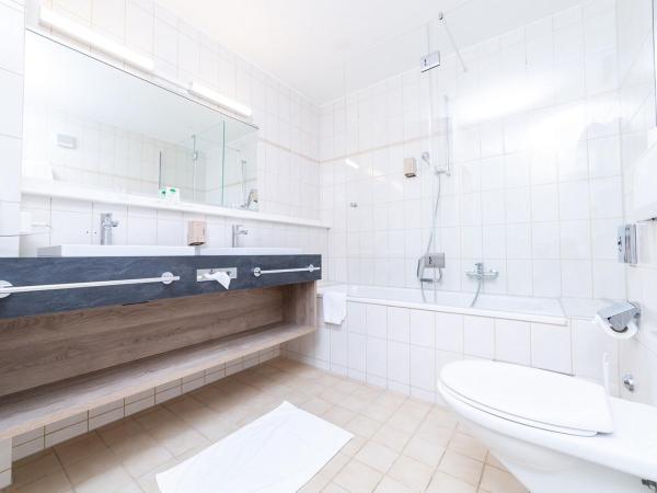 Hotel Alfa : photo 4 de la chambre chambre triple moderne