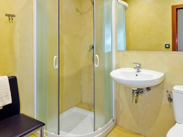 Casa OTANO : photo 4 de la chambre chambre lits jumeaux - vue sur ville