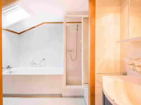 Hotel Lindenhof by Crossworld AG : photo 2 de la chambre chambre double classique - vue sur lac