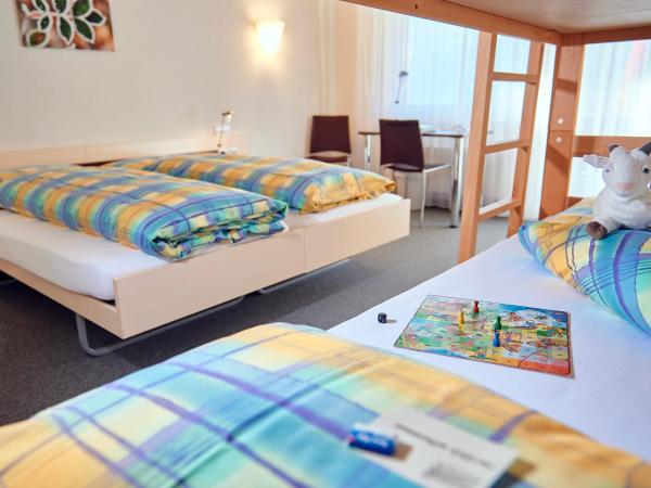 Ferien- und Familienhotel Alpina Adelboden : photo 5 de la chambre chambre familiale (2 adultes et 2 enfants)