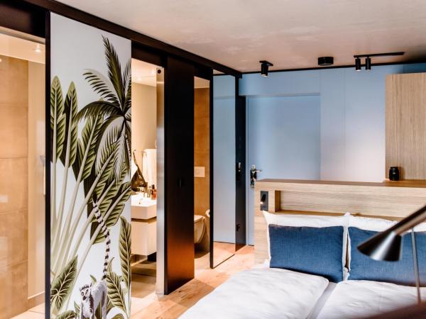 THE FLAG West M. : photo 1 de la chambre chambre double affaires