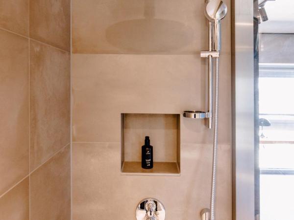 THE FLAG West M. : photo 10 de la chambre chambre double affaires