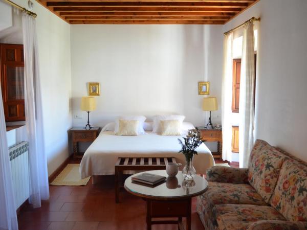 Hotel Santa Isabel La Real : photo 3 de la chambre chambre double avec lit d'appoint (3 adultes)