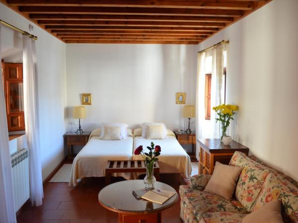 Hotel Santa Isabel La Real : photo 3 de la chambre chambre familiale (2 adultes + 2 enfants)