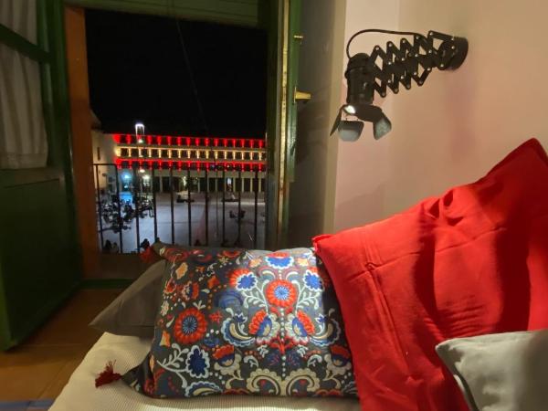 Hostel Plaza Mayor Corredera : photo 3 de la chambre chambre quadruple avec terrasse 