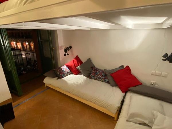 Hostel Plaza Mayor Corredera : photo 4 de la chambre chambre quadruple avec terrasse 