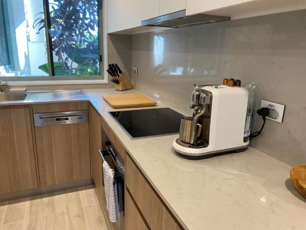 Bay Royal Apartments : photo 3 de la chambre superior two-bedroom apartment with courtyard - ground floor (apt 6)