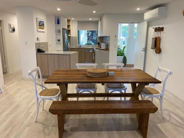 Bay Royal Apartments : photo 1 de la chambre superior two-bedroom apartment with courtyard - ground floor (apt 6)