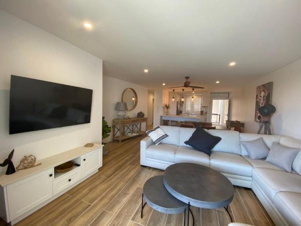 Bay Royal Apartments : photo 4 de la chambre superior two-bedroom apartment with sea view (apt 16)