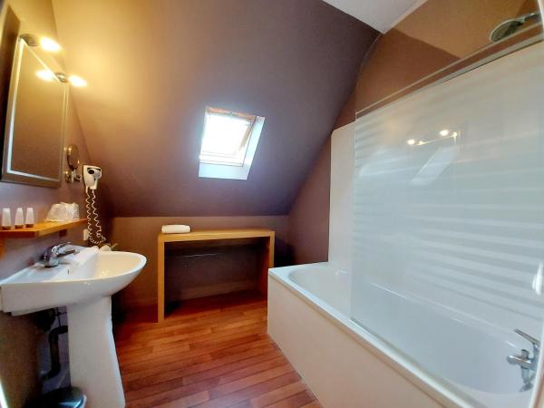 Hotel Mondial : photo 1 de la chambre chambre lit king-size avec balcon