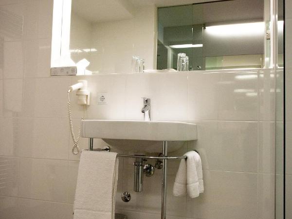 Hotel Schwarzer Bär : photo 8 de la chambre petite chambre simple